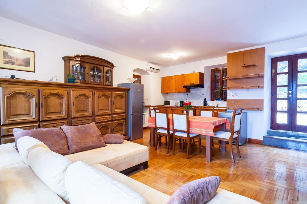 Villa & Apartments Perasto ภายนอก รูปภาพ