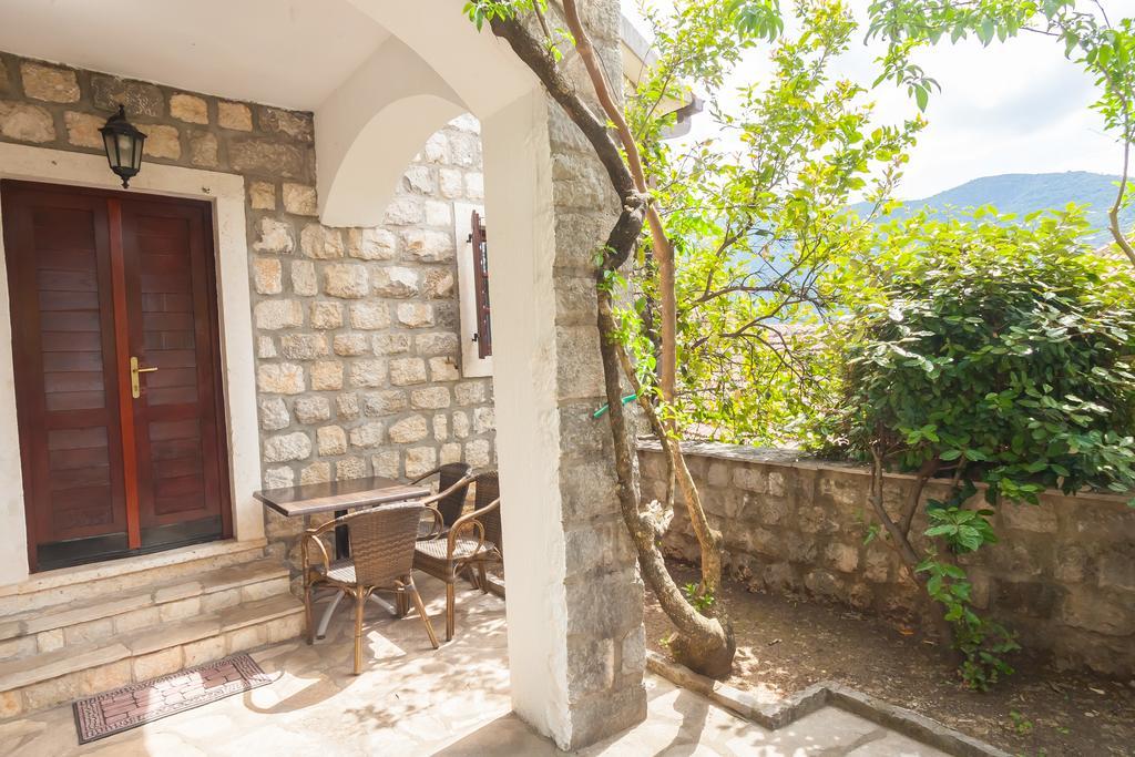 Villa & Apartments Perasto ภายนอก รูปภาพ