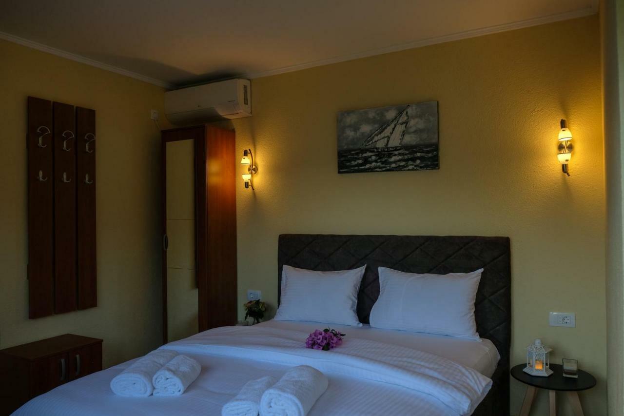 Villa & Apartments Perasto ภายนอก รูปภาพ